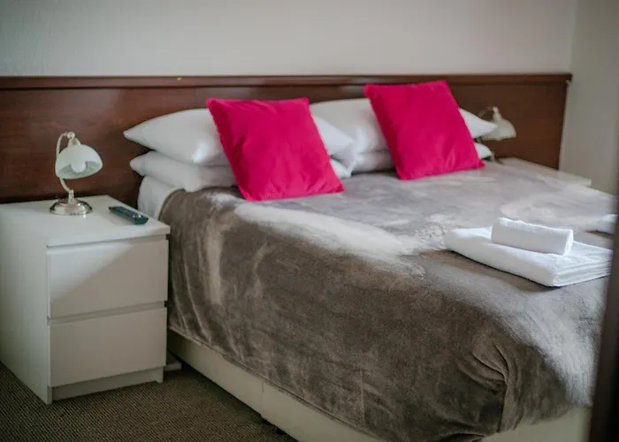 The Beechwood 2* Leeds (West Yorkshire)