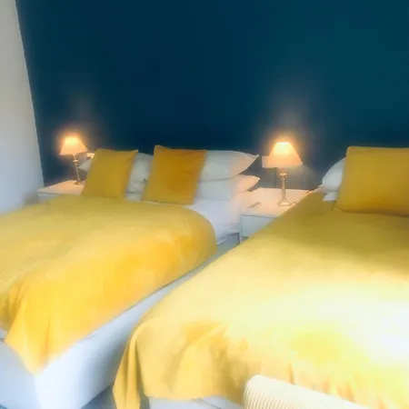 The Beechwood 2* Leeds (West Yorkshire)