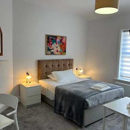 The Beechwood 2* Leeds (West Yorkshire)