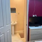 The Beechwood 2* Leeds (West Yorkshire)